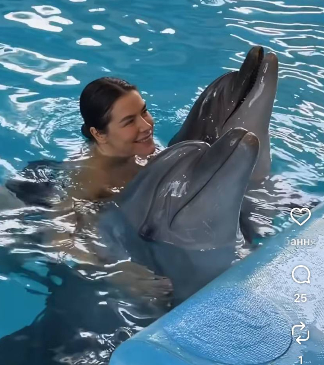 Іванна Онуфрійчук поплавала з дельфінами