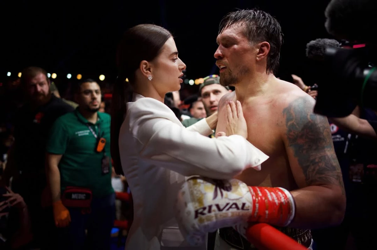 Катерина Усик з чоловіком після перемоги над Верховеном