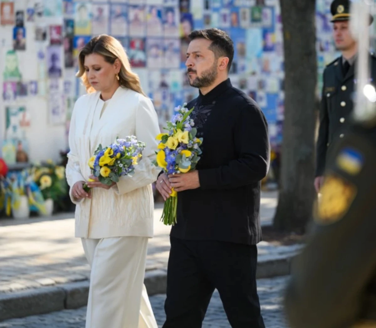 Олена Зеленська вигуляла костюм з колосками на Дні Незалежності