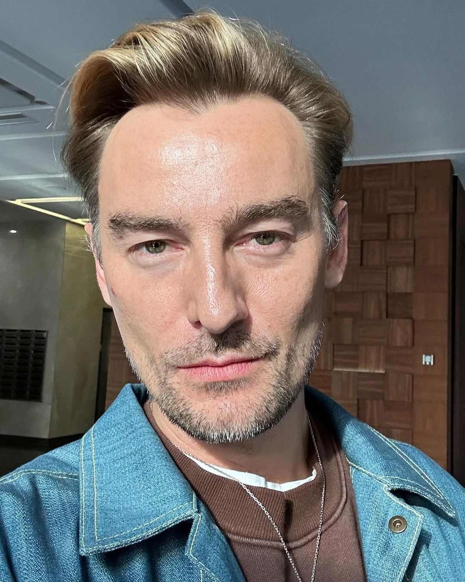 Із колишньою дружиною, яку Україна включила до санкційного списку, Алан досі не говорив про війну