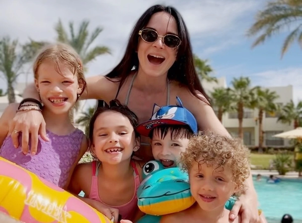 Інна Мірошниченко і 4 дітей