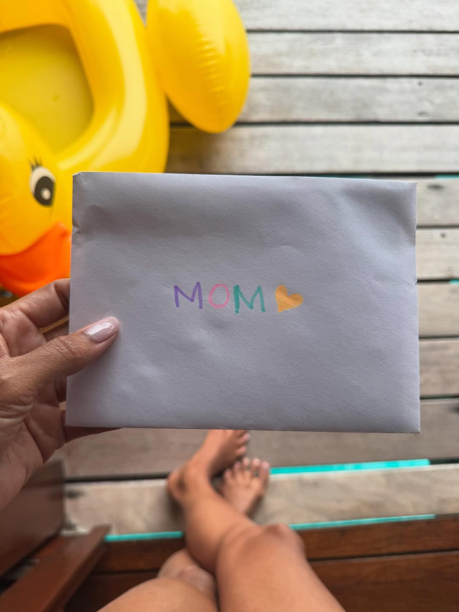 Холлі Беррі показала милу листівку від дітей на своє 59-річчя