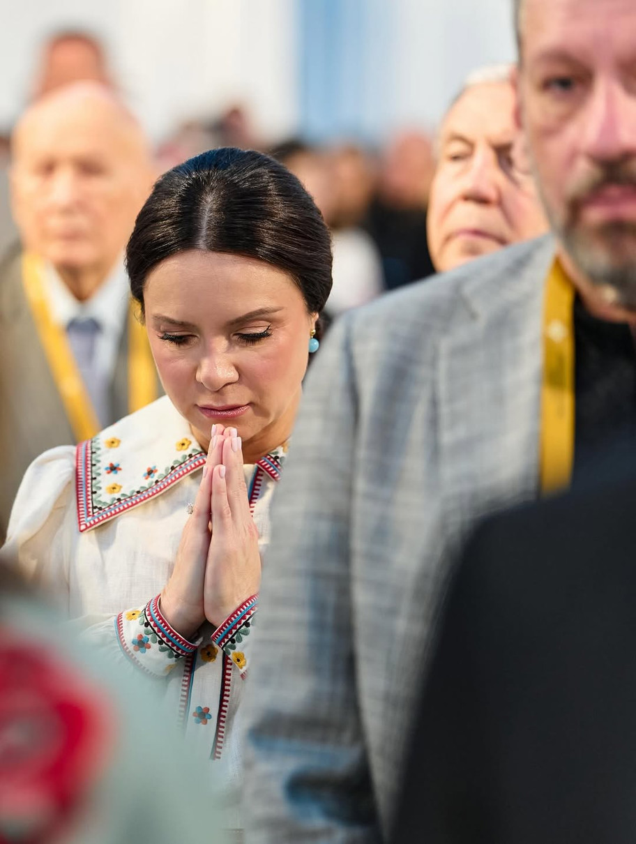 Лілія Подкопаєва у вишиванці помолилася за перемогу України