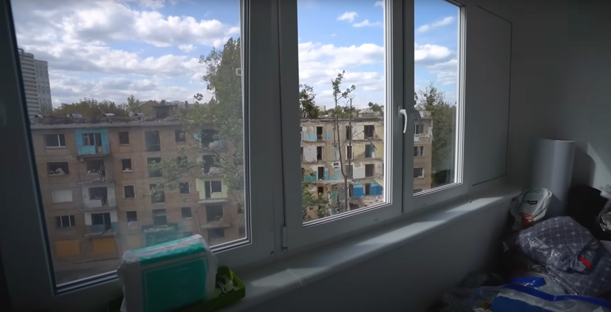 Олена Тополя показала вид з балкона їхньої квартири, яку було розтрощено