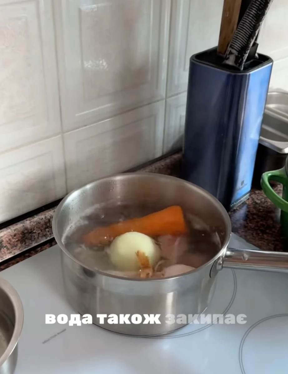 Євген Клопотенко назвав секрет приготування швидкого бульйону