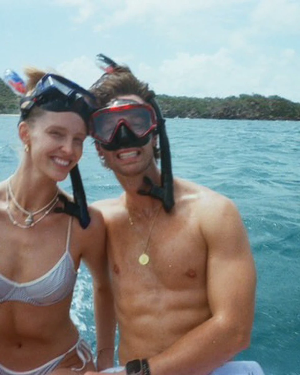 Син Шварценеггера показав наречену в бікіні