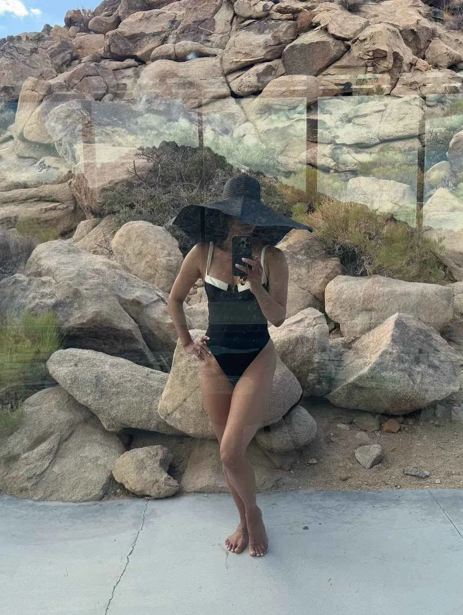 Холлі Беррі в купальнику