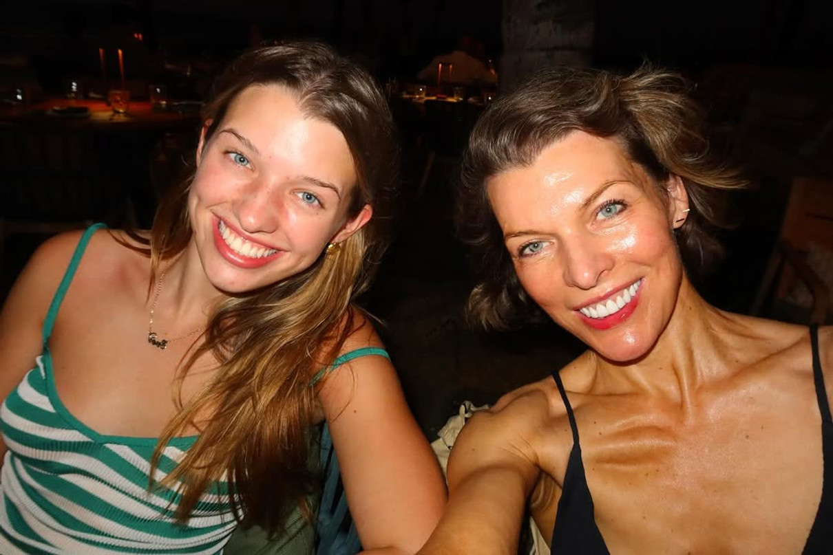 Мілла Йовович показалася на ефектному селфі зі своєю дочкою