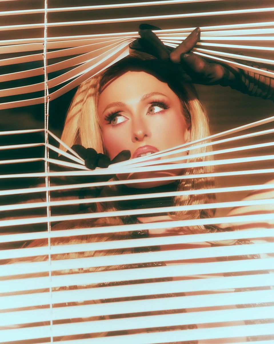 Періс Хілтон показала нові фото