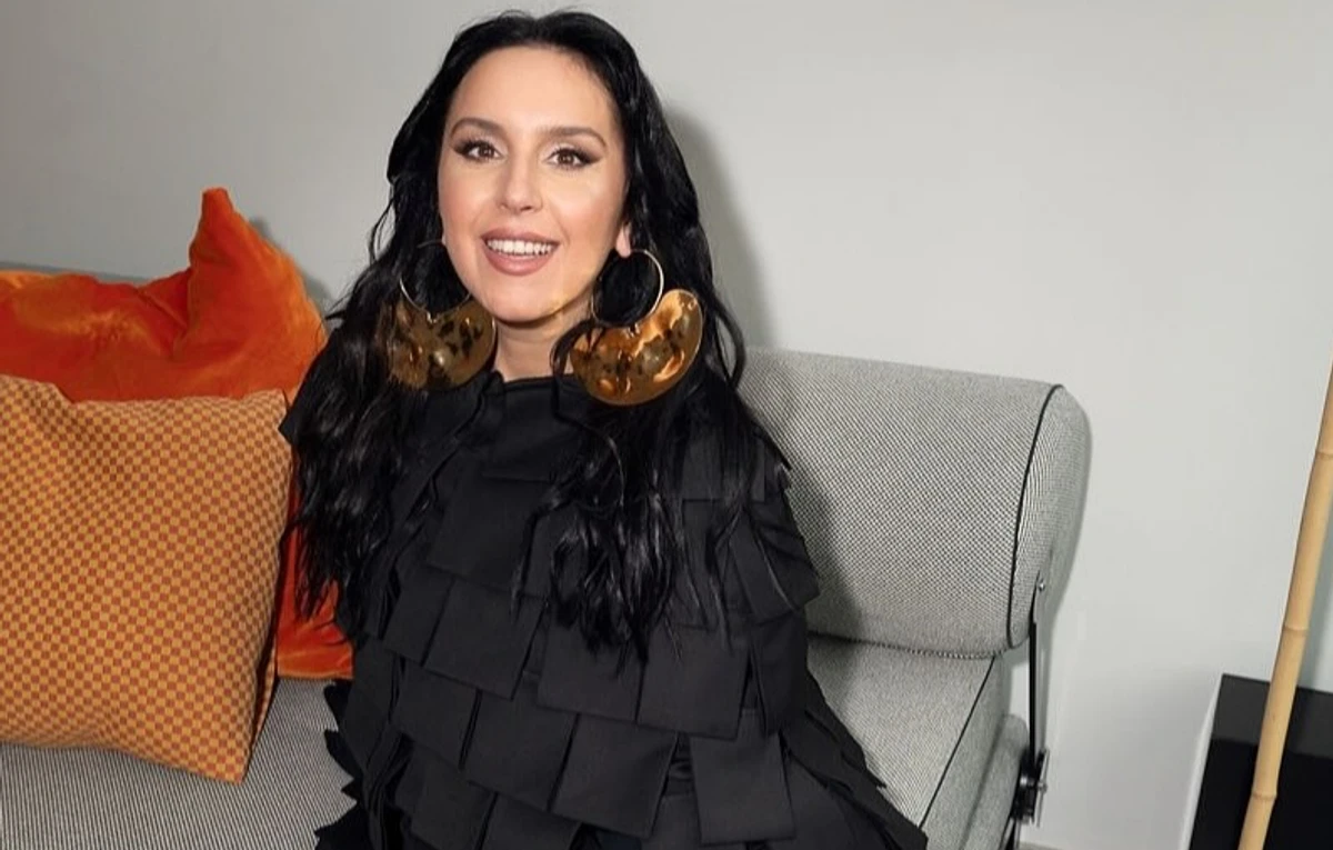 Джамала позує для фото