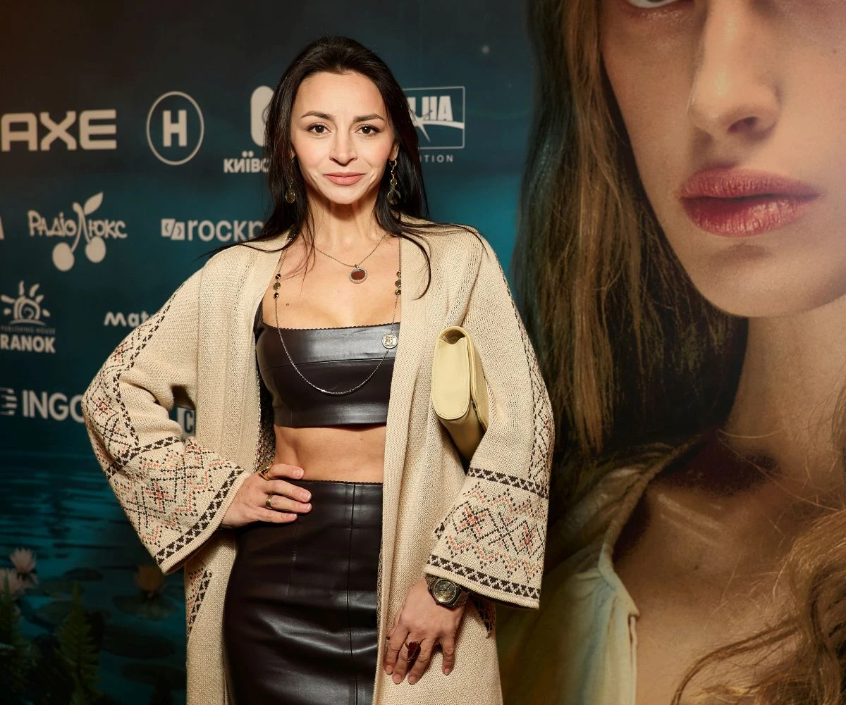 Танцівниця Ілона Гвоздьова блиснула пресом 