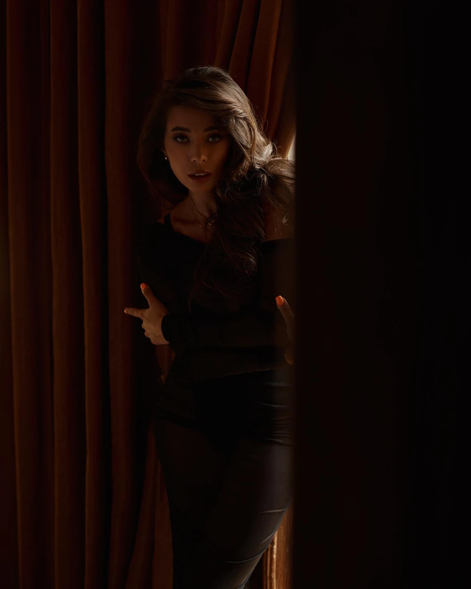 Анна посвітила спіднім, але лишила місце для фантазії