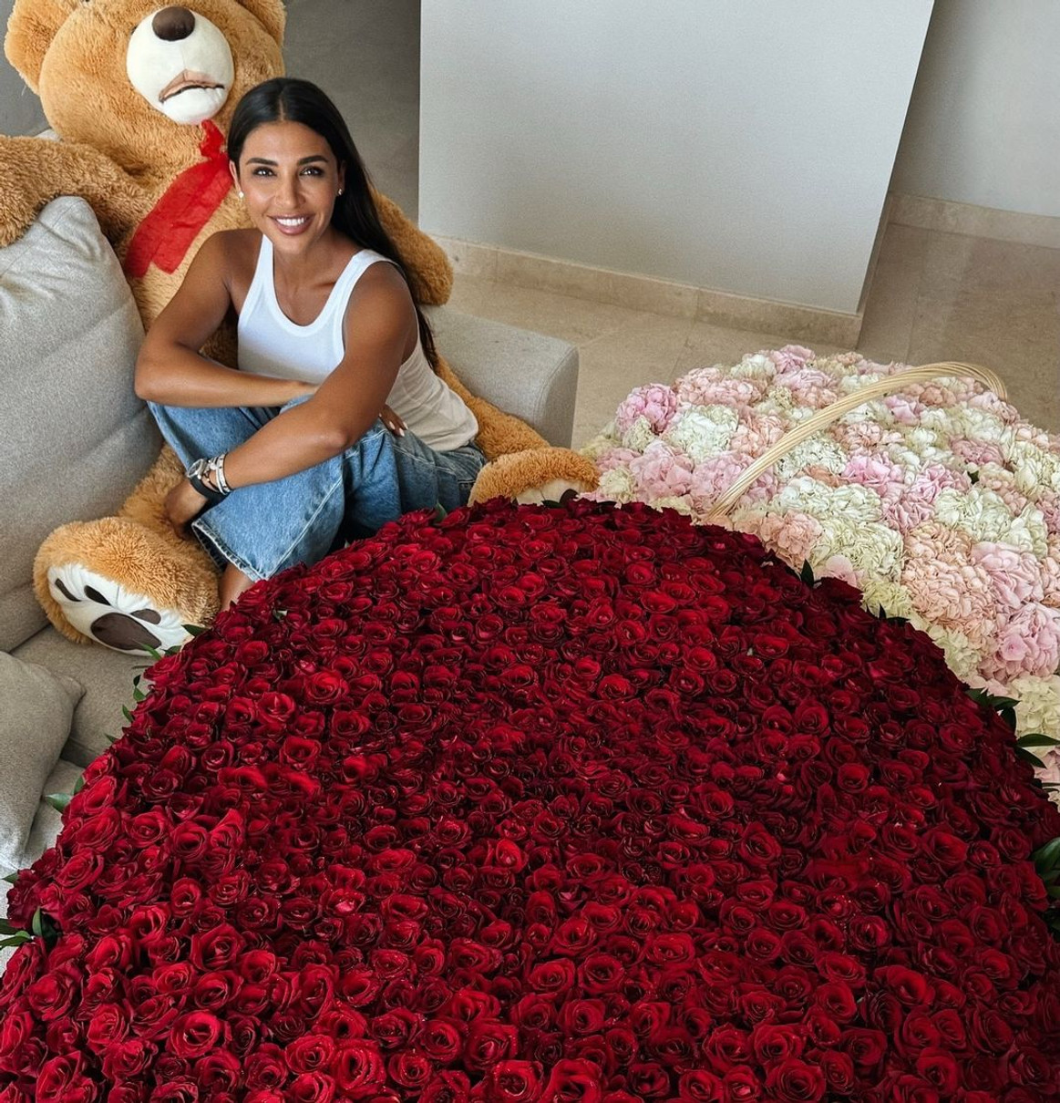 Тисячі троянд для Санти Дімопулос
