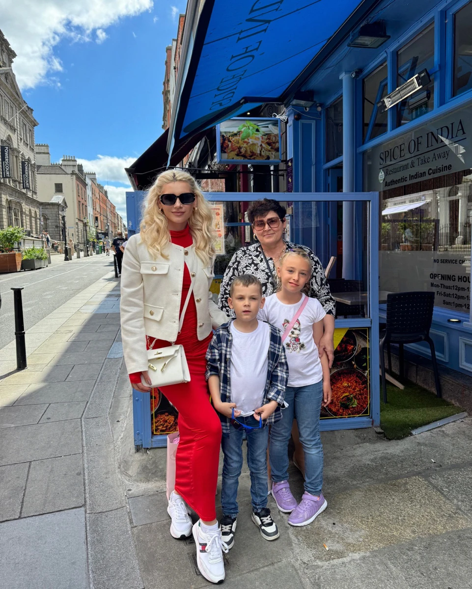 Міша Романова із мамою і сином