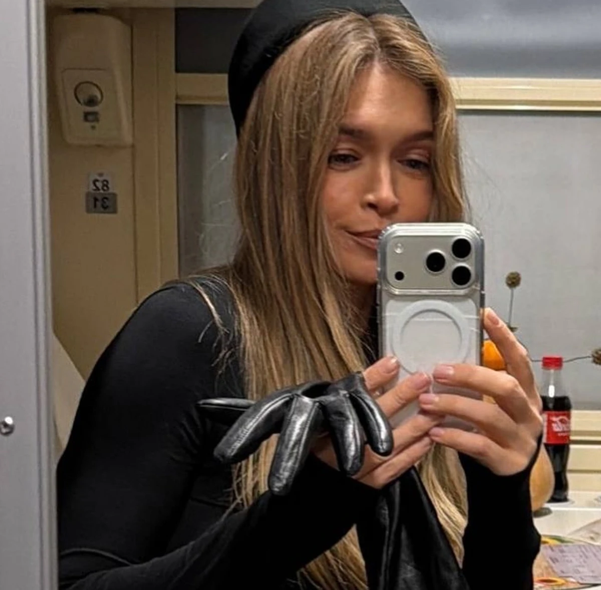 Брежнєва заселфилася у вагоні поїзду