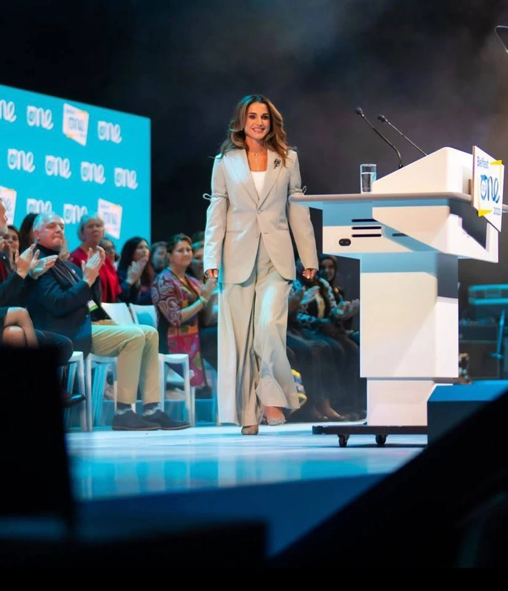 Королева Ранія зробила сміливий хід, вбравшись у чоловічий костюм від Dior