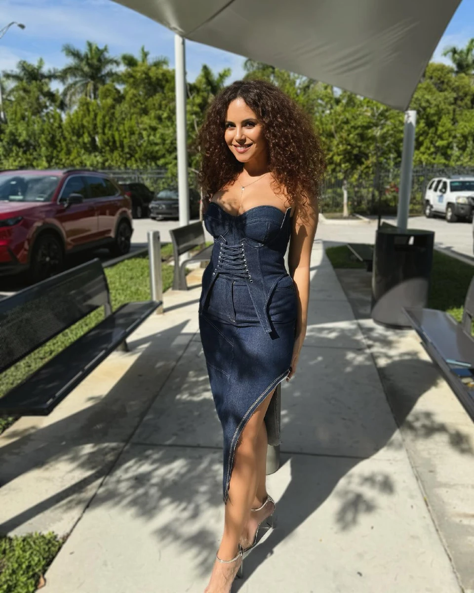 Хоча Каменських не повернулася до своєї ваги, вона впевнено одягає обтислий одяг