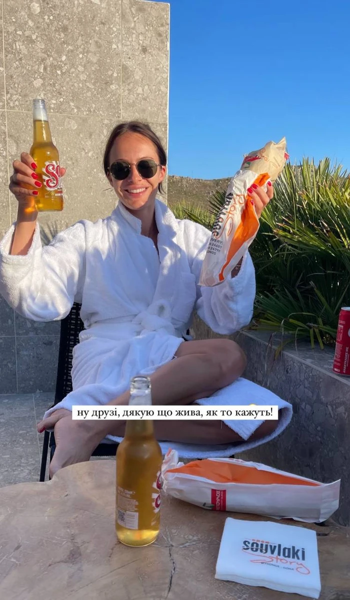 Христина Горняк запалила на столі