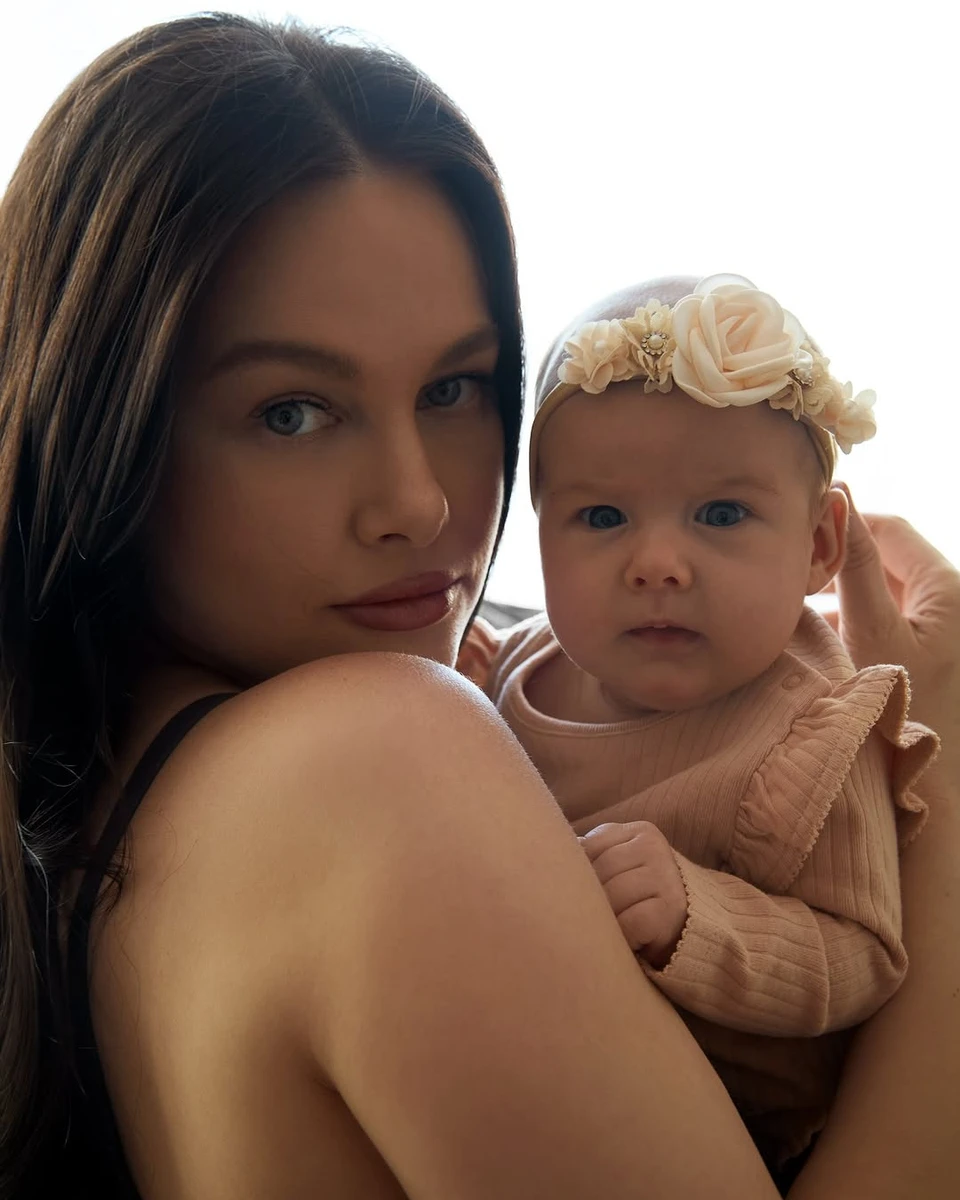 Сахневич зворушливо привітала донечку з двома місяцями