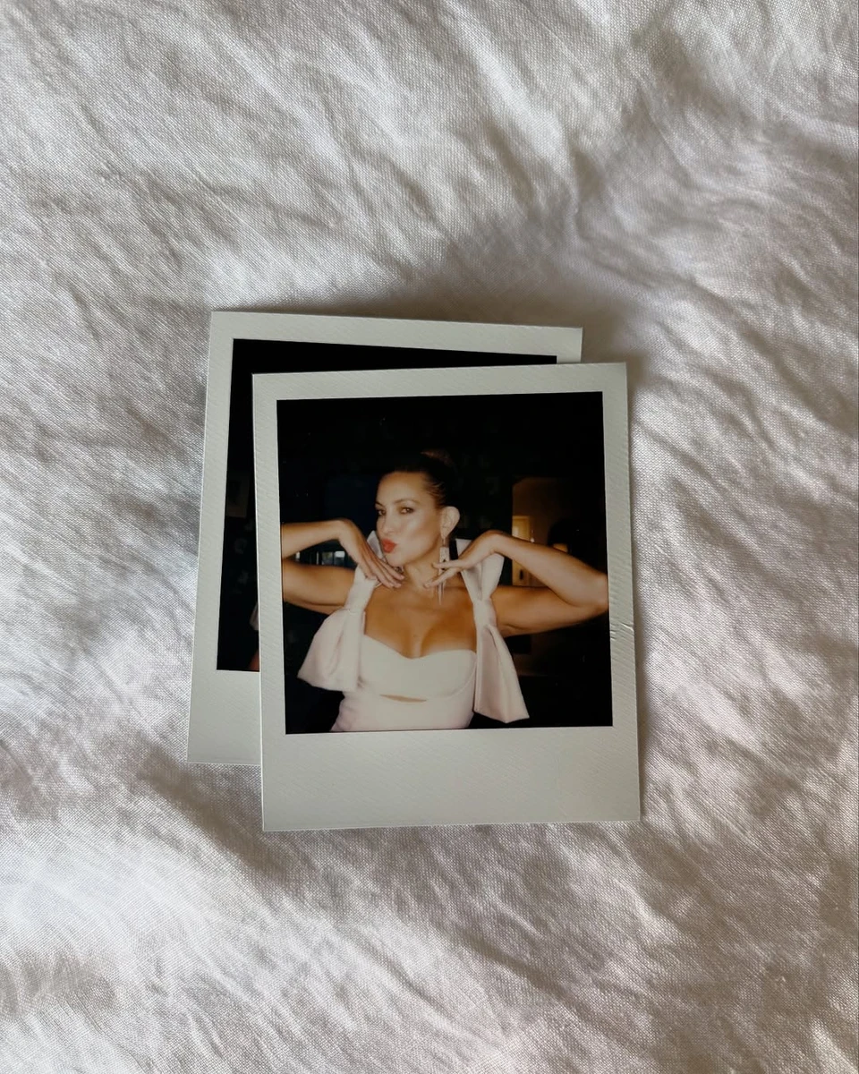 Кейт Хадсон посвітила пишним бюстом