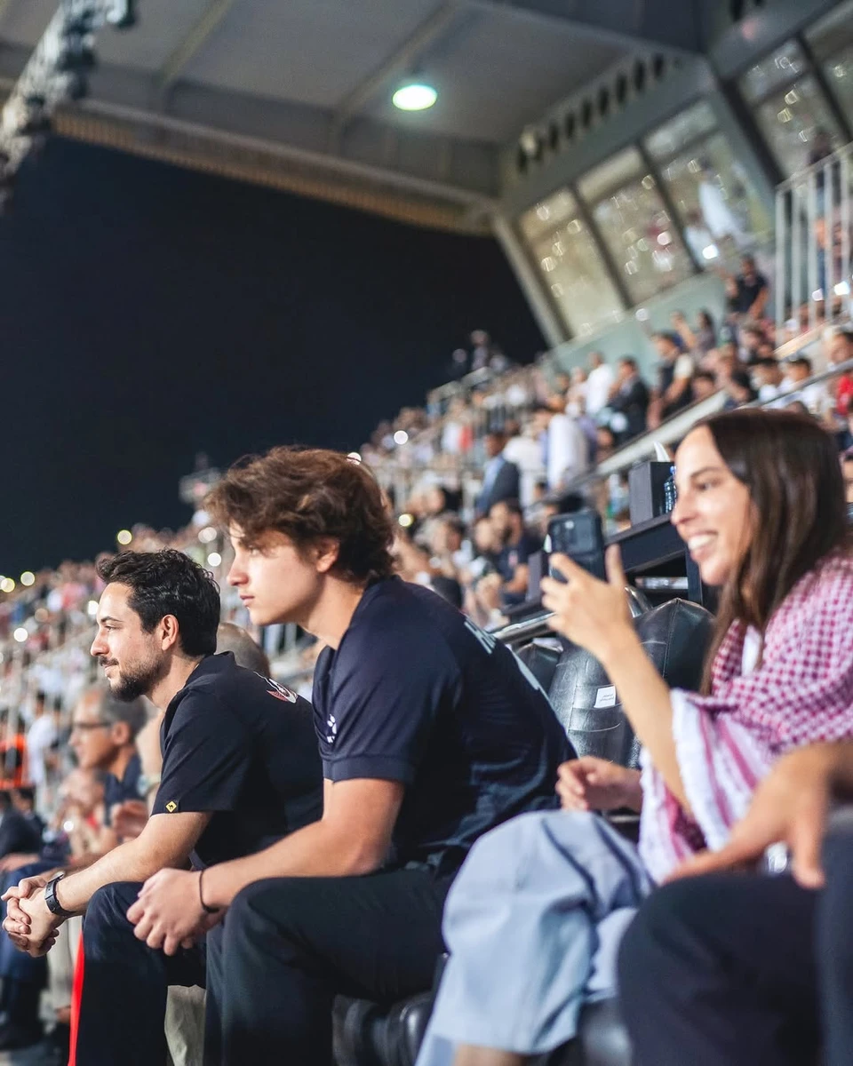 Принци і принцеса Йорданії повболівали за футбольну збірну на матчі