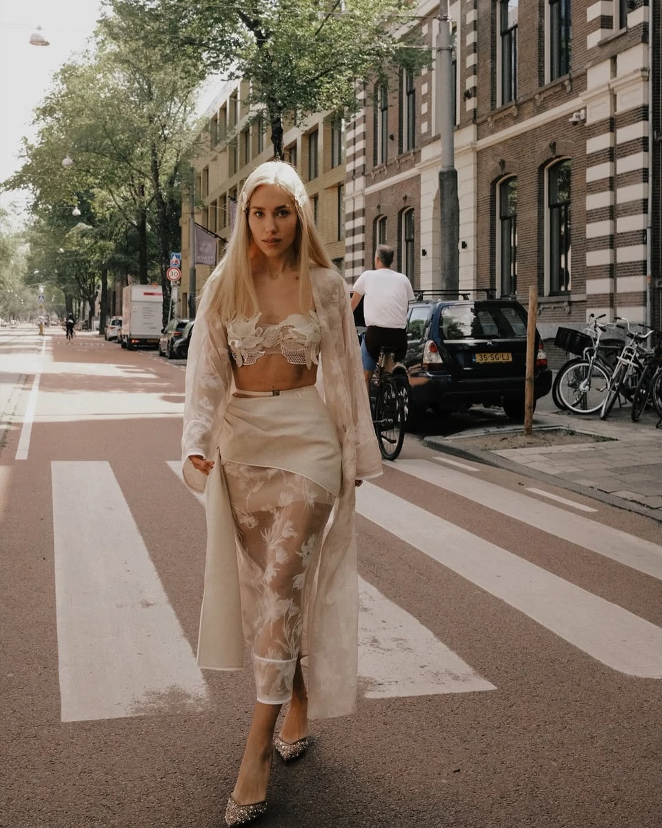 Даша Квіткова похвалилася тілом у стильному луці від Сільченко