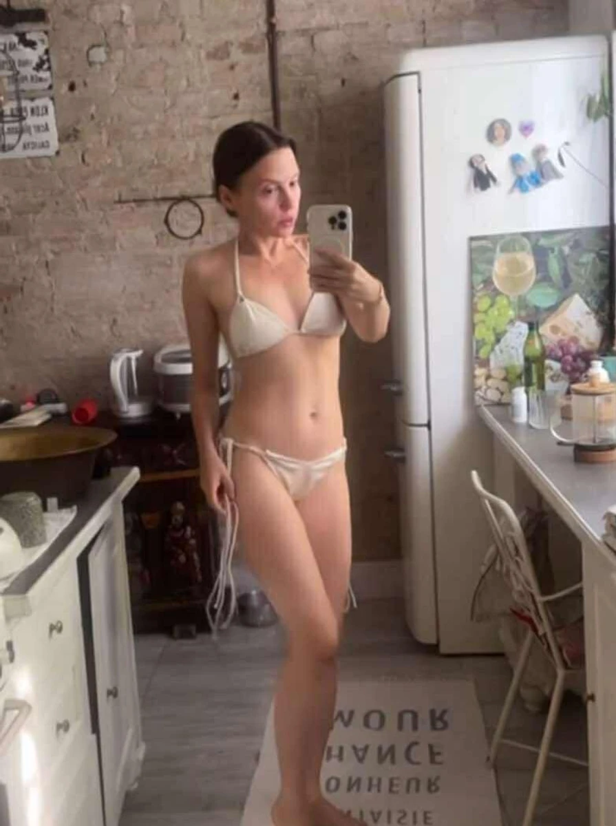 Ірена Карпа в купальнику