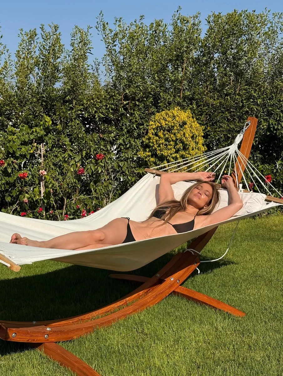 Дженніфер Лопес поніжилася на сонечку