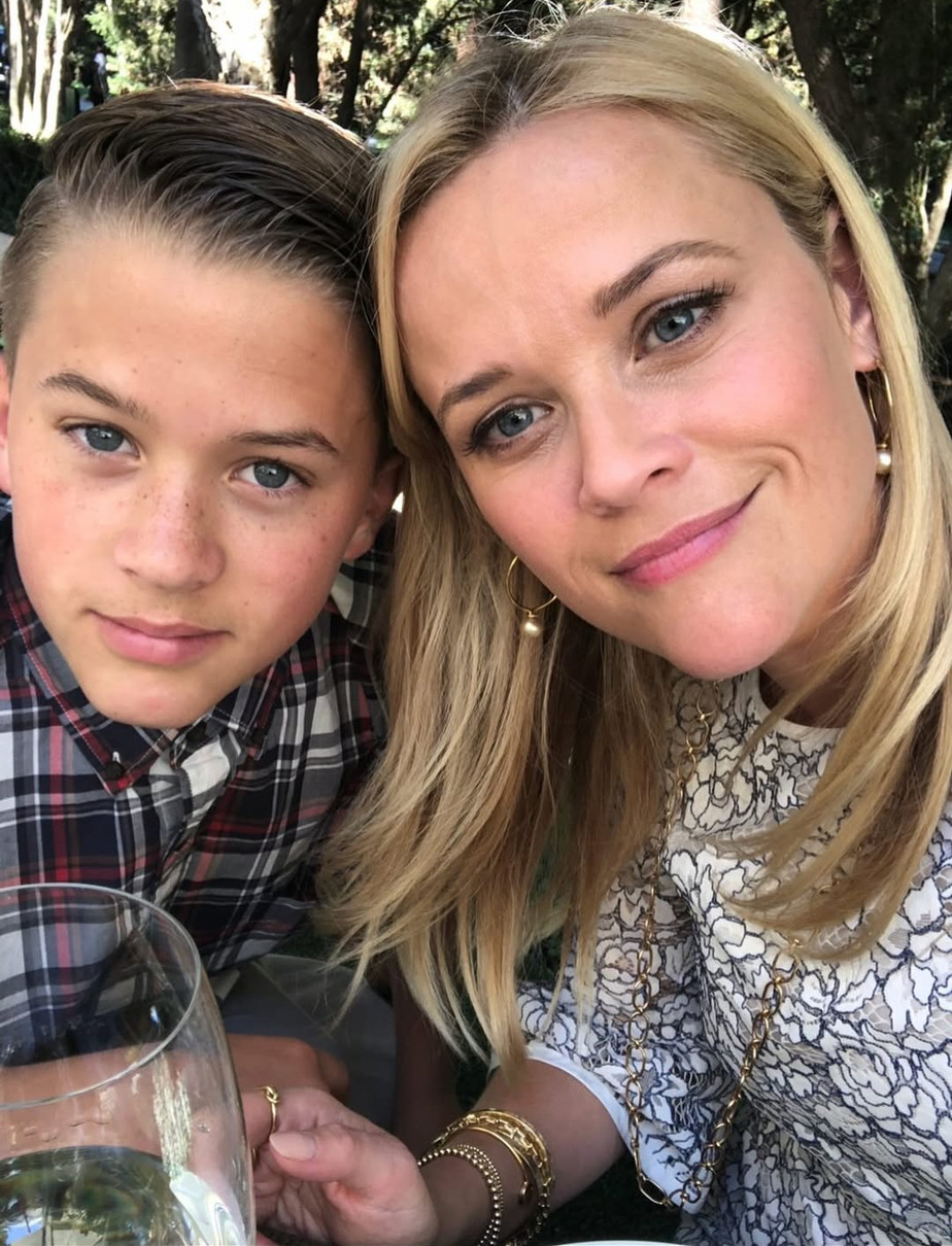 Різ Візерспун замилувала фото з сином на його 22-річчя