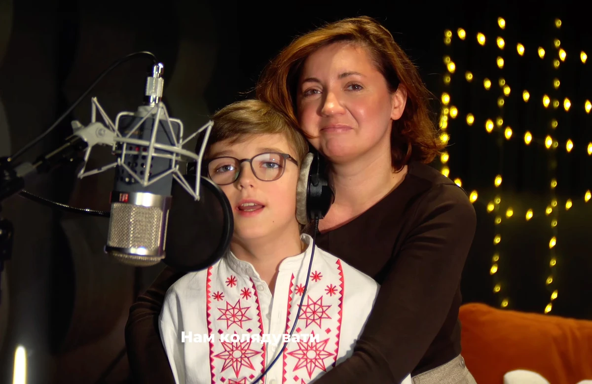 Оля Цибульська з сином заспівала різдвяну колядку