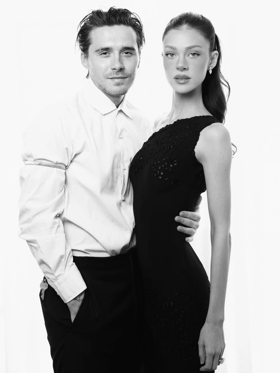 Бруклін Бекхем обійняв ошатну дружину на вечірці Елтона Джона