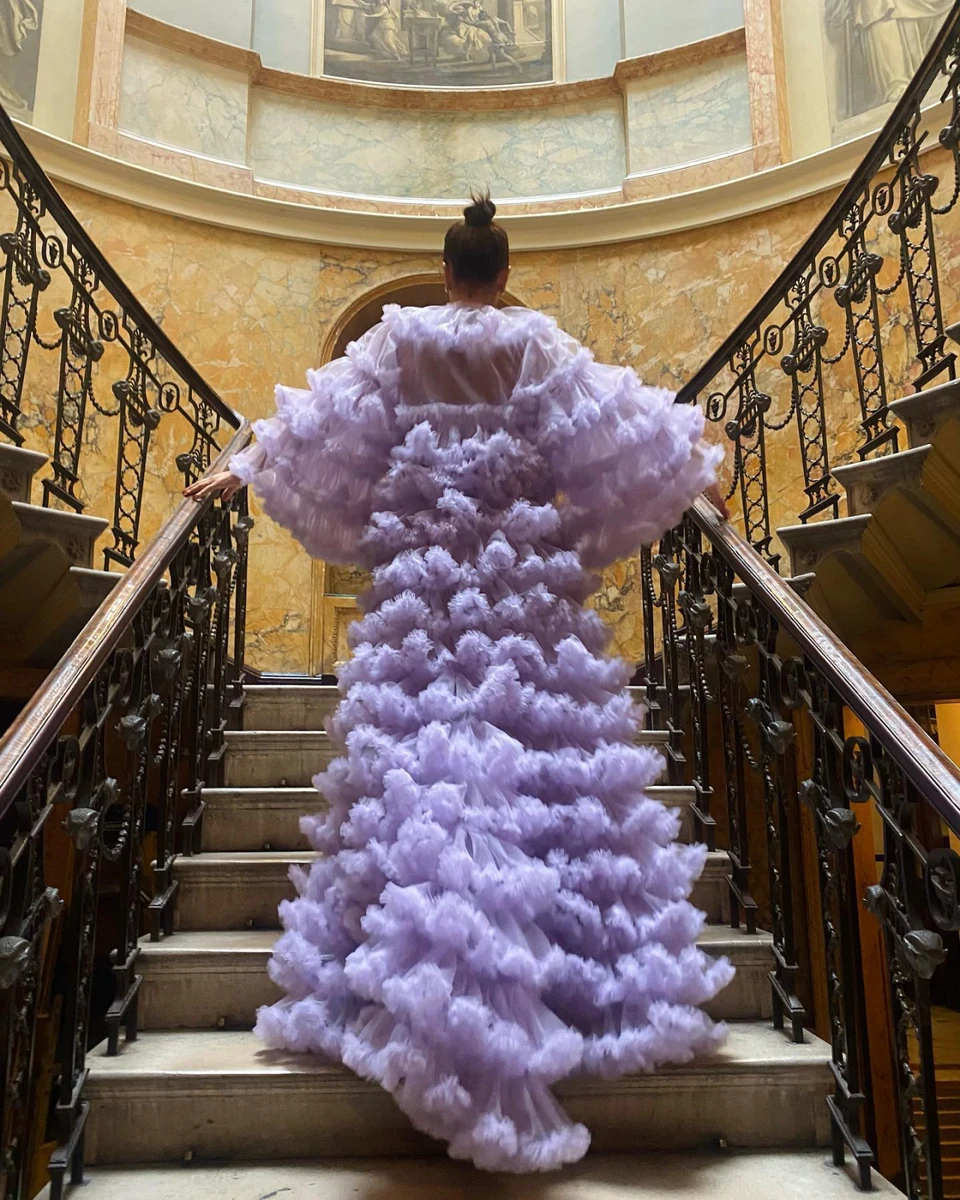 Додаткового шику сукні додає шлейф