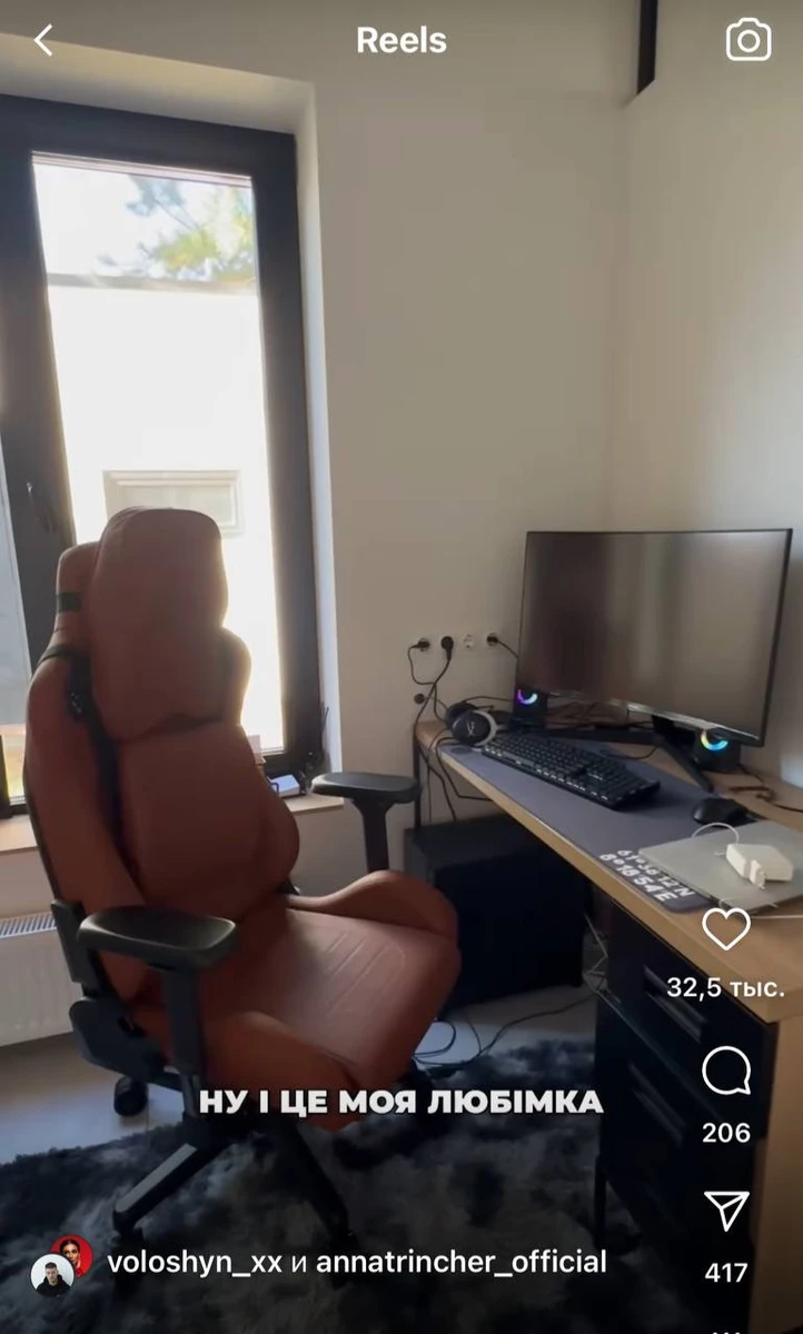 В цьому кріслі Волошин проводить більшість свого часу