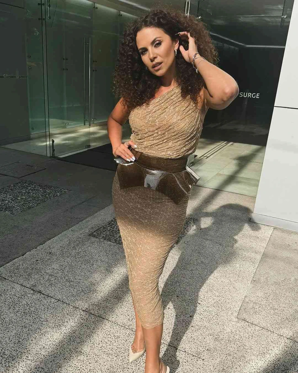 Каменських співає російською