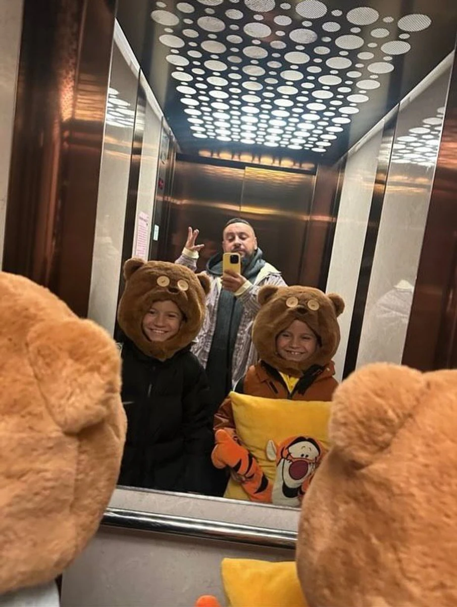 Дмитро Монатік показав своїх старших синів у кумедних луках