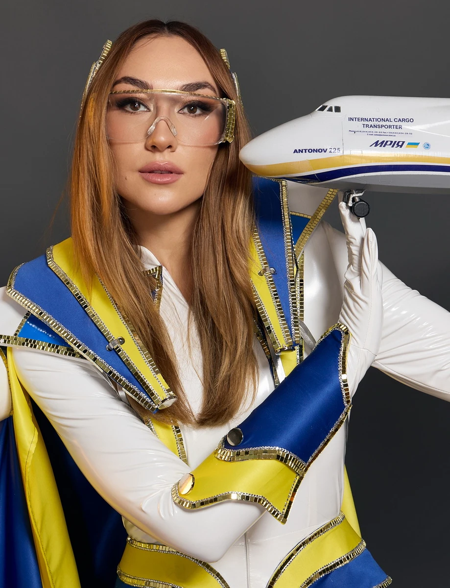 Українка виступить на Miss Eco International-2026 у костюмі на честь літака Мрія