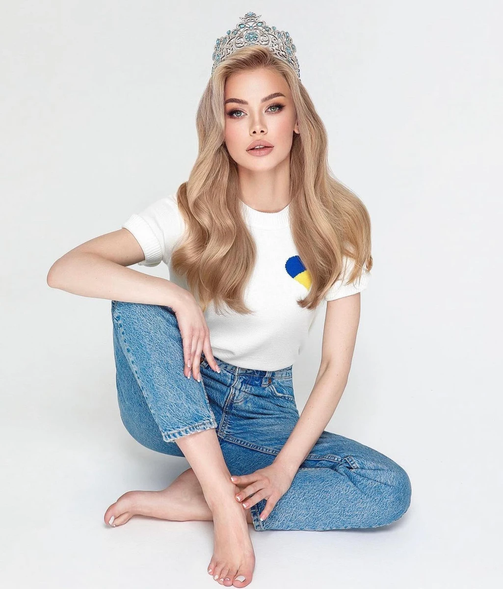 Це каміння в тебе за те, що ти не м'яка, гнучка, і кажеш про страшні речі прямо, - розказала Вікторія, що означає нести статус міс