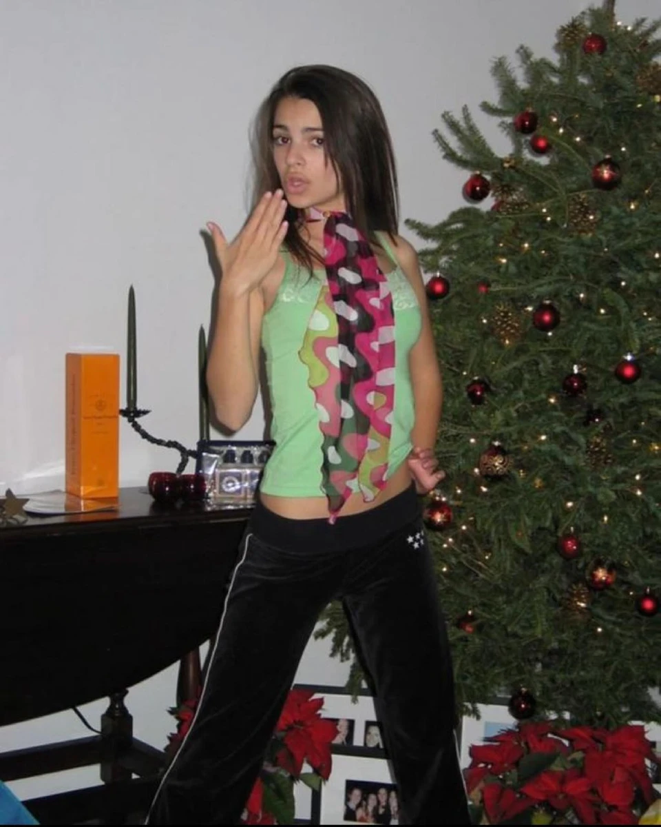 Емілі показала юну себе