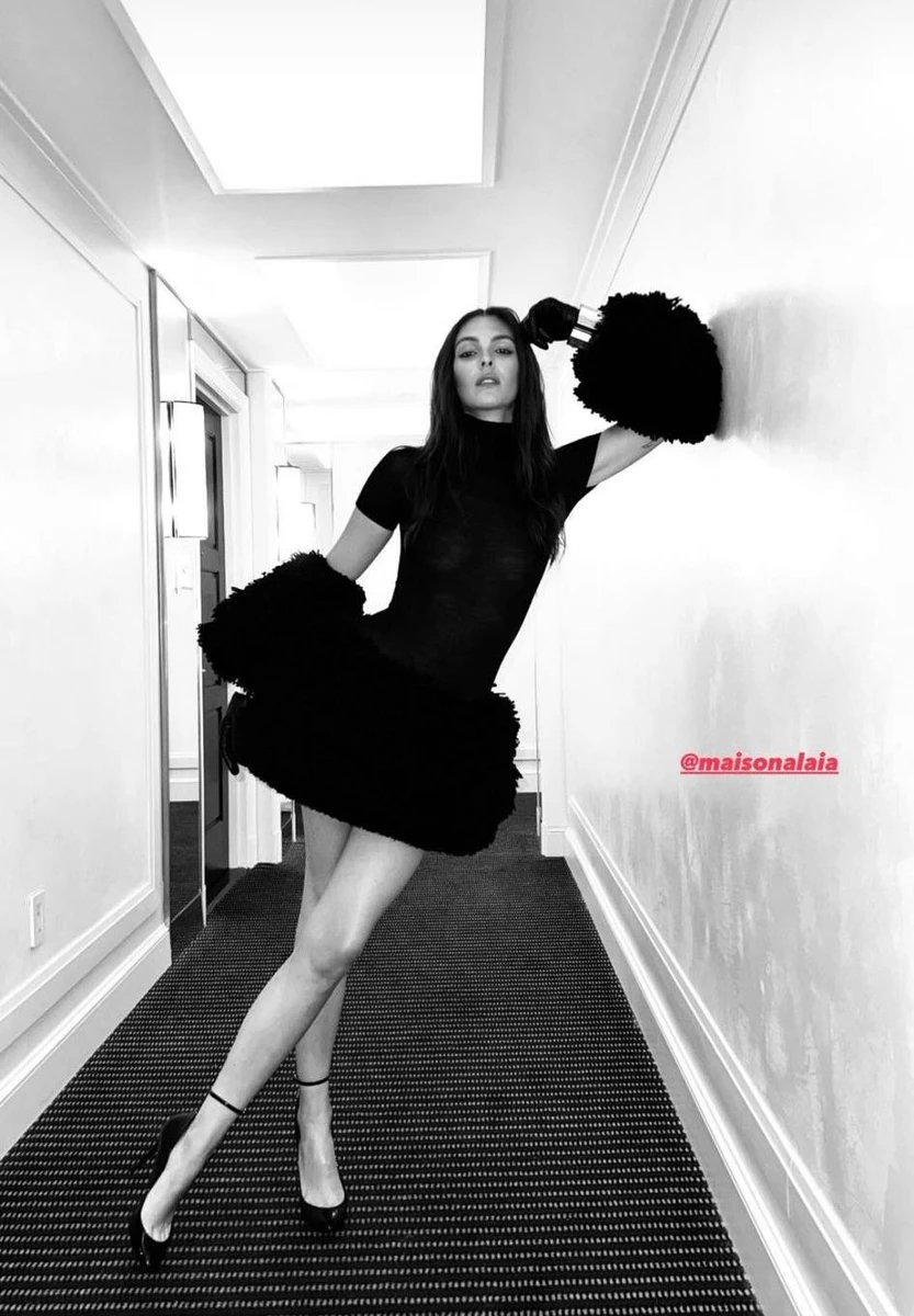 У початковому варіанті луку були ще й пухнасті нарукавники 