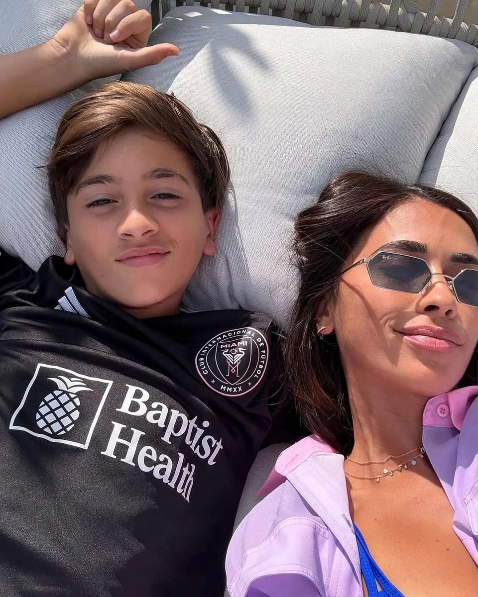 Дружина Мессі сфотографувалася з сином