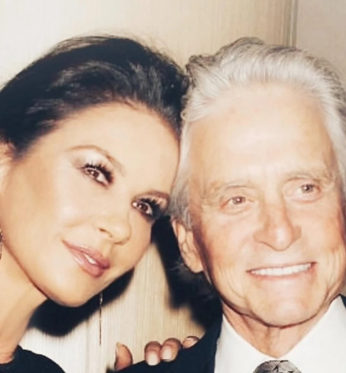 Кетрін Зета-Джонс показала миле фото з Майклом Дугласом на його 81-річчя