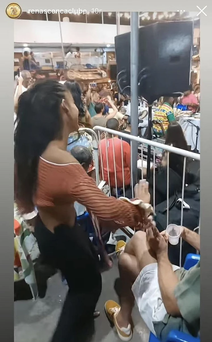 Але Нара побачила і зробила типу: Та припини! 