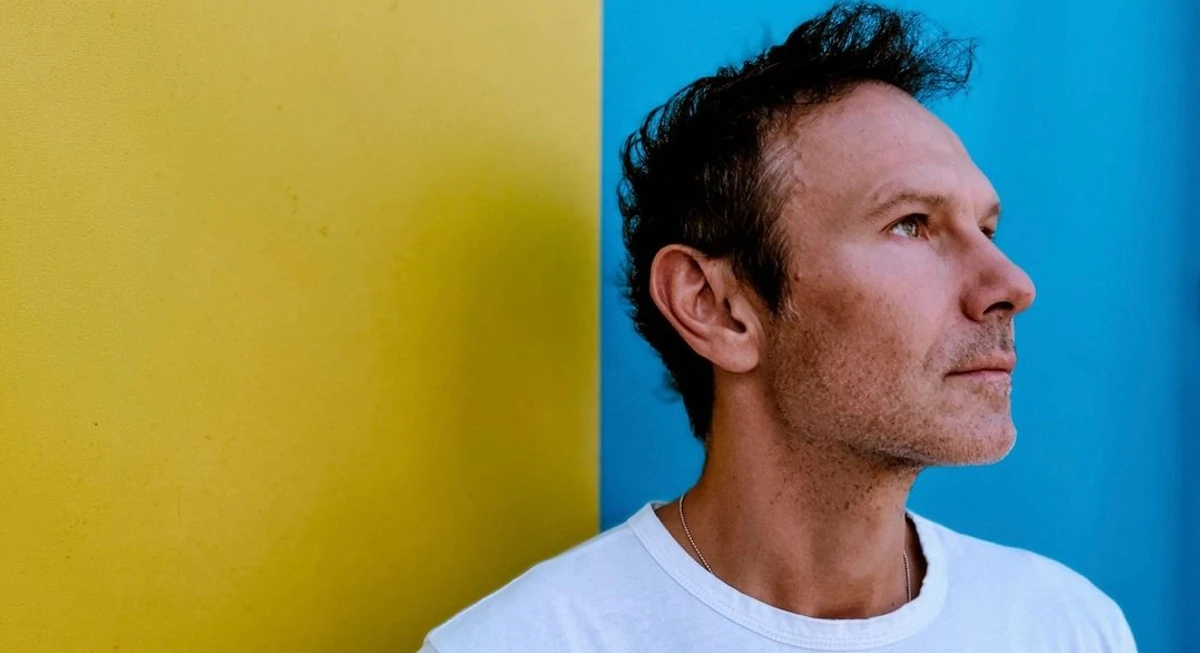 Святослав Вакарчук позує для фото