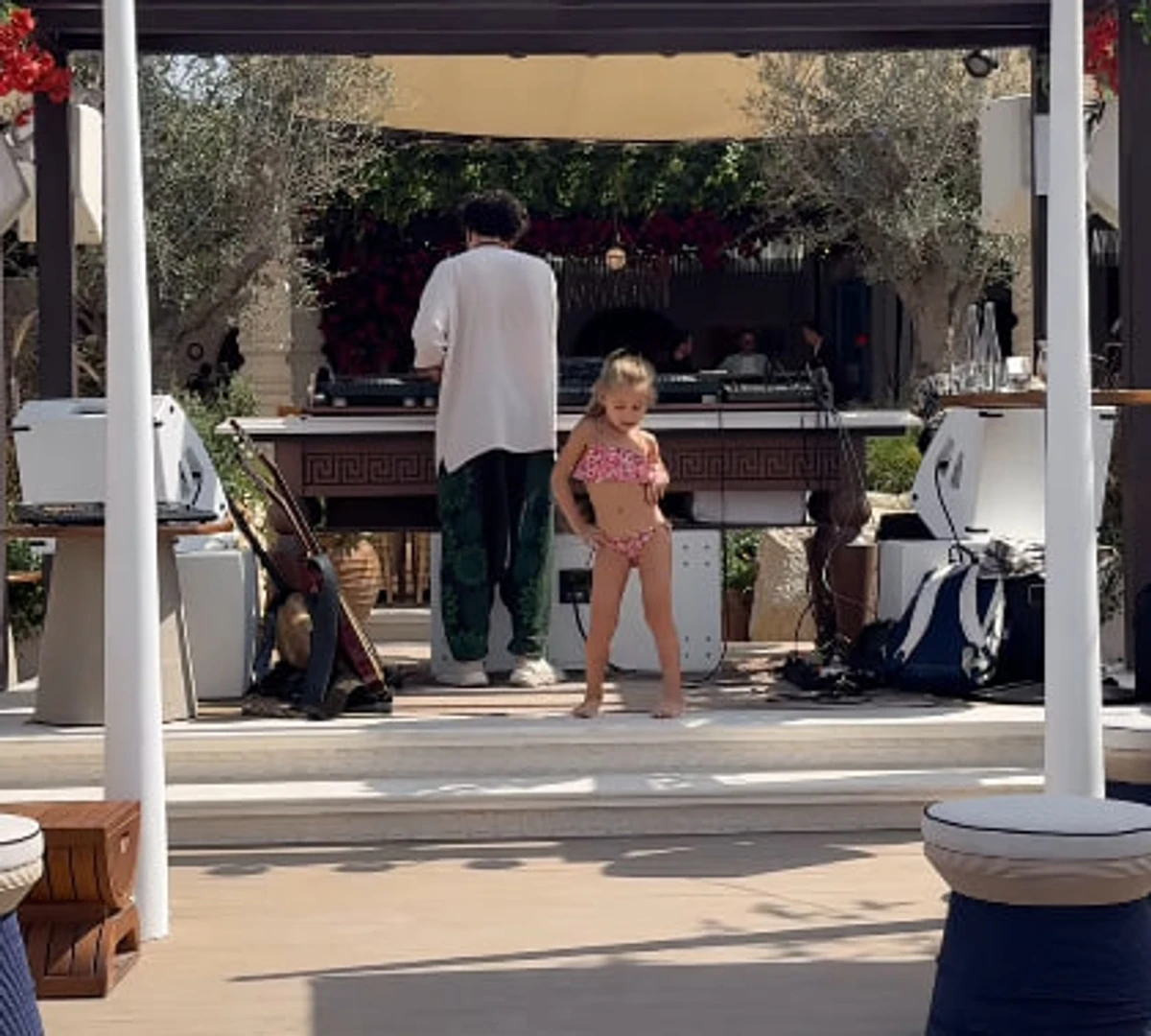 Дімопулос показала, як танцює донька