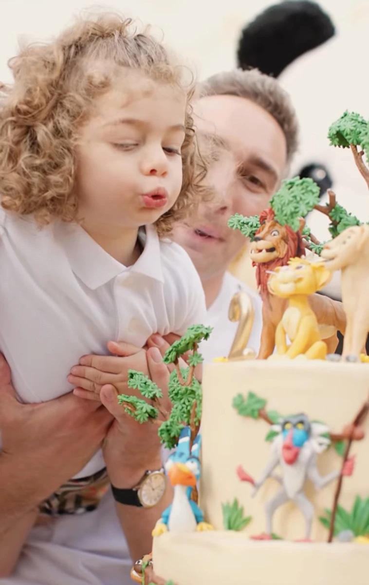 Іраклі Макацарія показав, як його син задував свічки на своєму 2-річчі