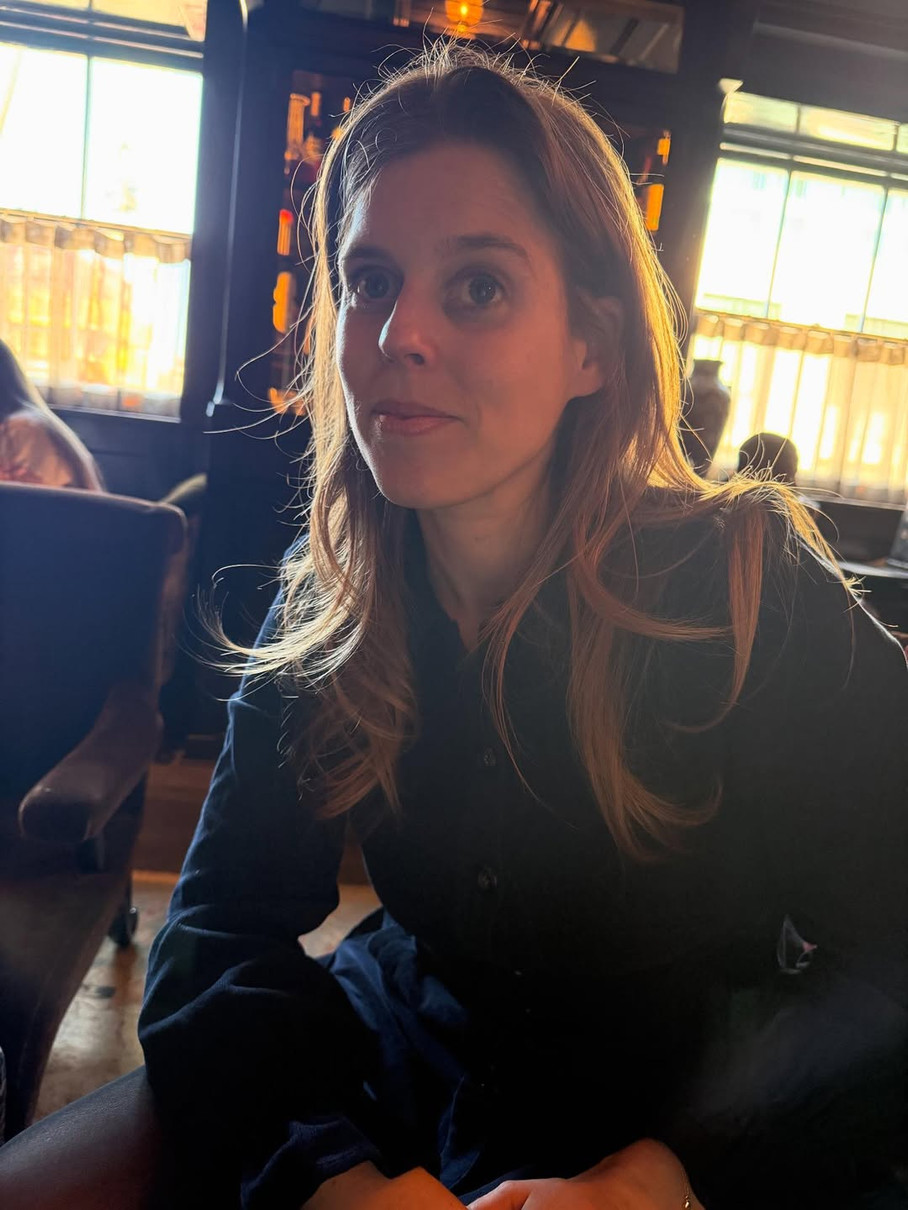 Принцеса Євгенія показала фото старшої сестри