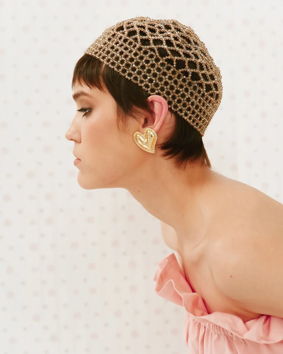 Дівчина в шапці-кроше