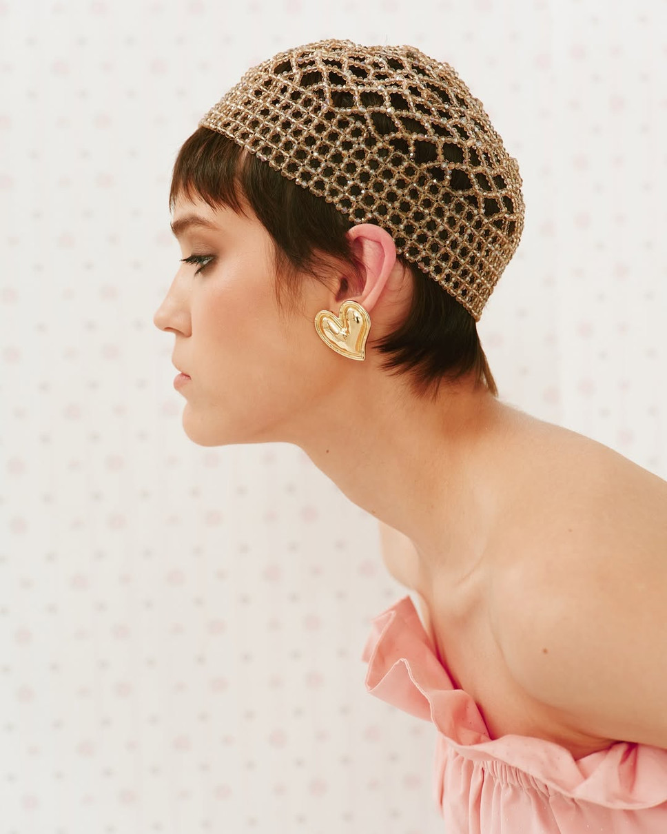 Дівчина в шапці-кроше