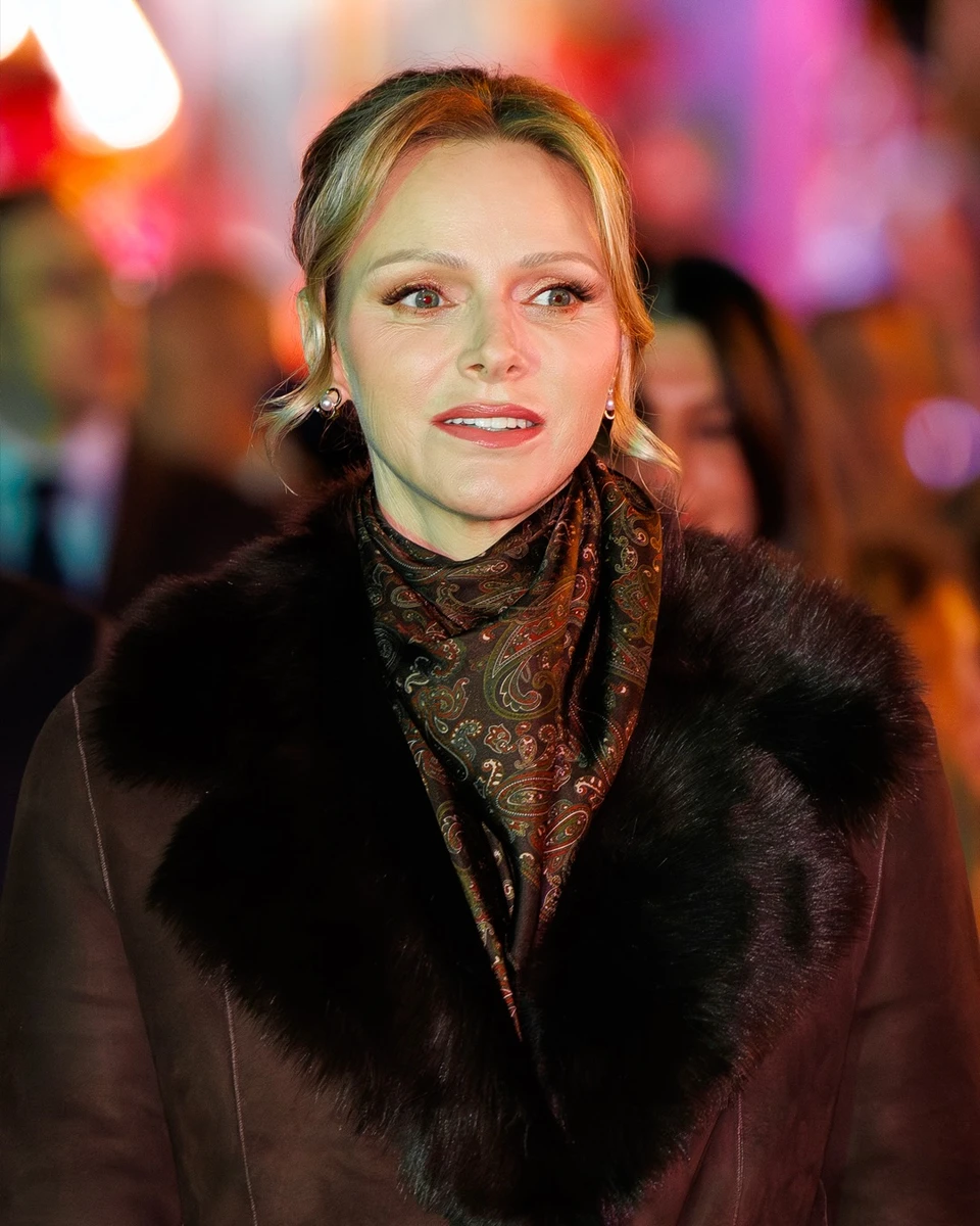 Княгиня Шарлін позує для фото