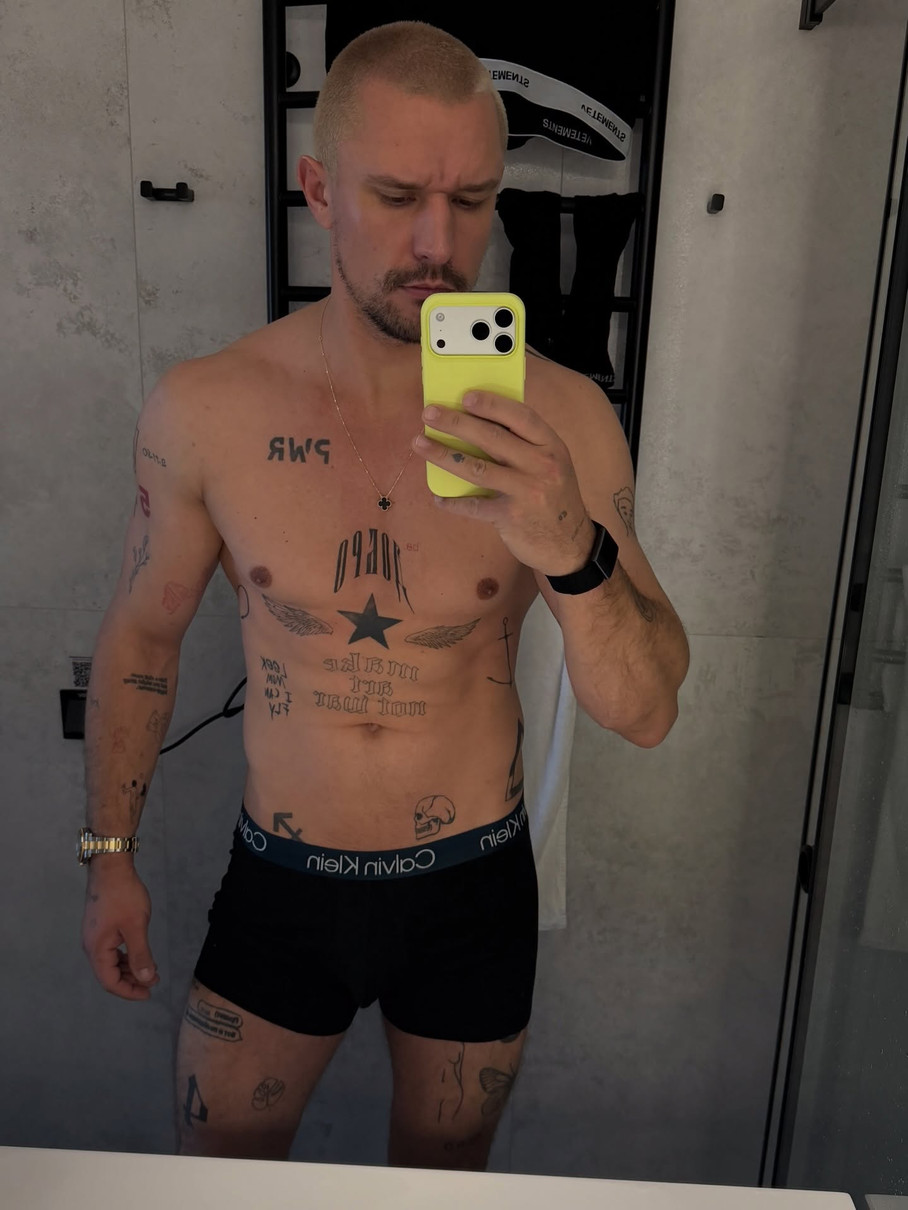 Тарас Цимбалюк у трусах